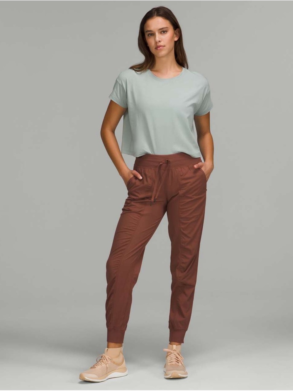 Lululemon Dance Studio Mid-Rise Jogger
Ancient Copper Size 4